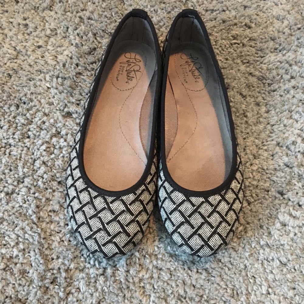 Lifestride black and white flats, size 7.5, Dorian